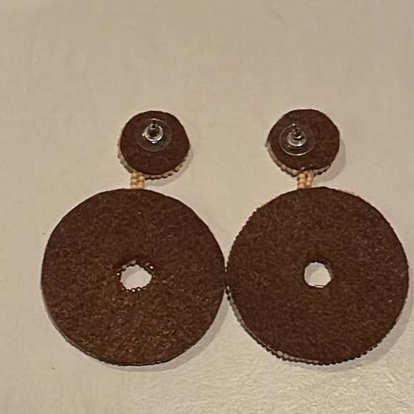 ❤️JUST IN!❤️ Large Round Leopard Print Beaded Earrings - Picture 2 of 2